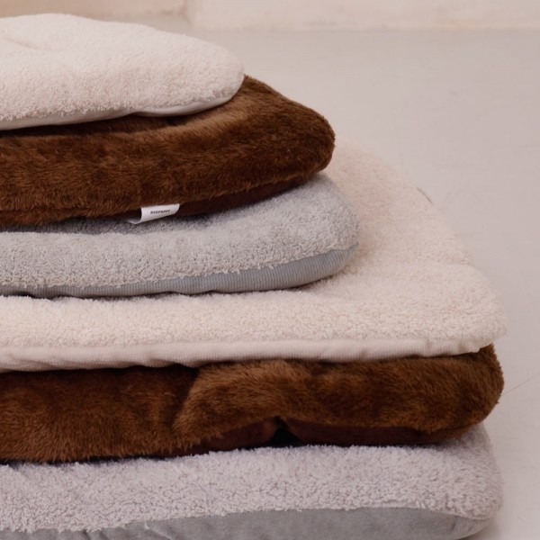 페오펫몰,레드퍼피 파비안쿠션 강아지방석 강아지침대 애견침대 여름방석 침대 시원한 유모차방석